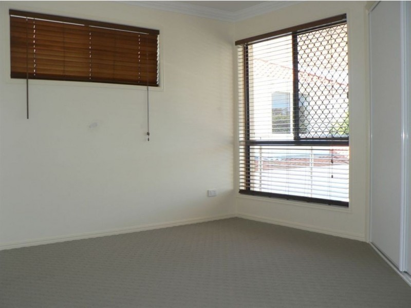 18 Freya Ct, Newport QLD 4020