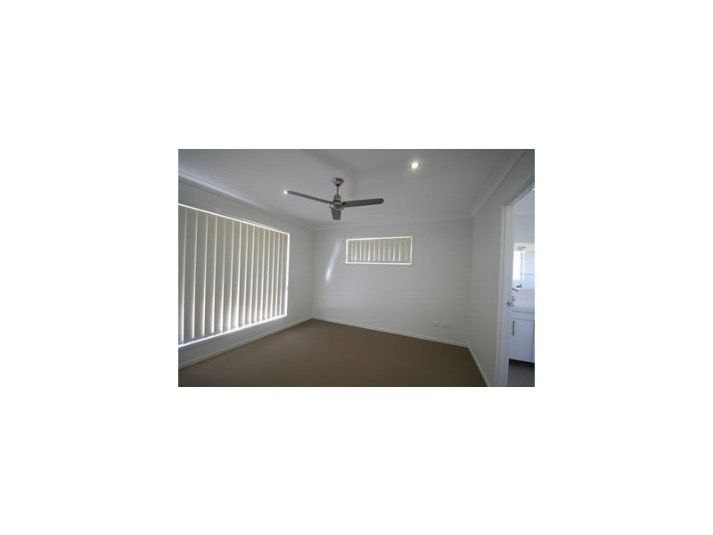 4 Sears Parade, North Lakes QLD 4509