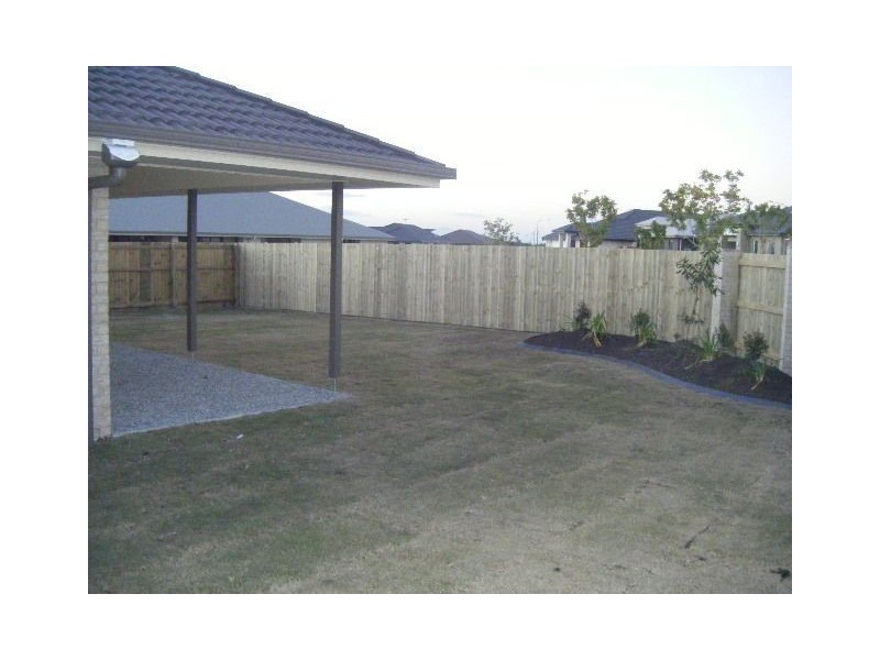 4 Sears Parade, North Lakes QLD 4509