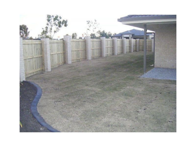 4 Sears Parade, North Lakes QLD 4509