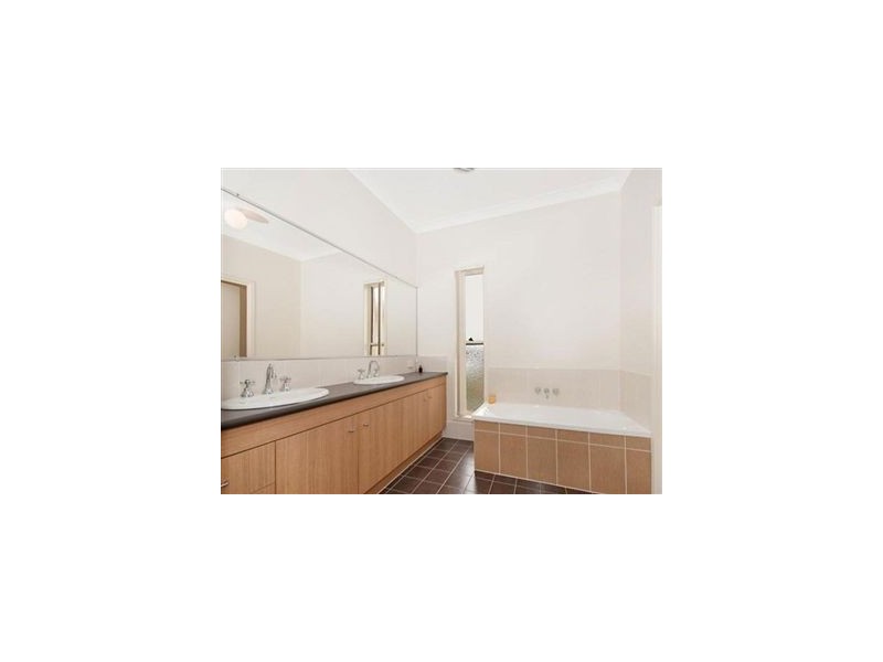 6 Armour Close, North Lakes QLD 4509