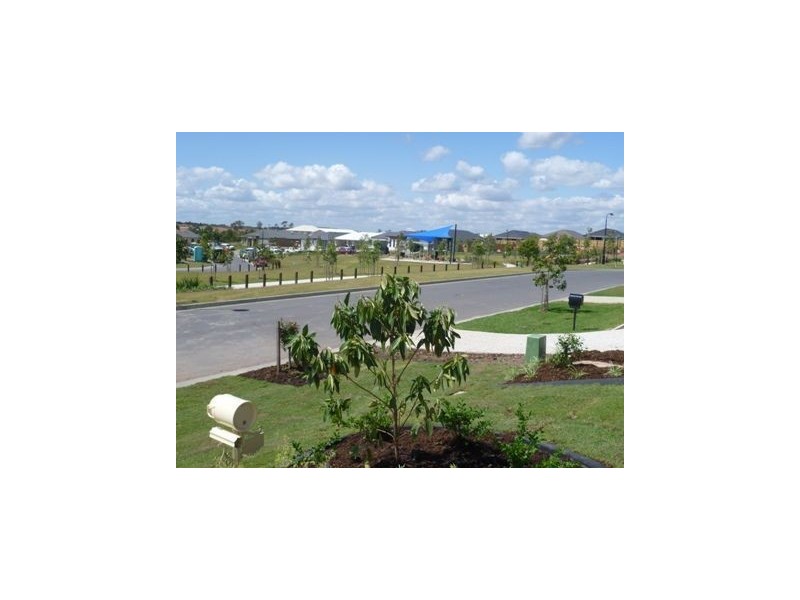 8 Dunes Crescent, North Lakes QLD 4509