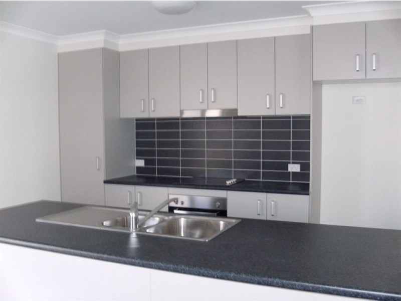 8 Dunes Crescent, North Lakes QLD 4509