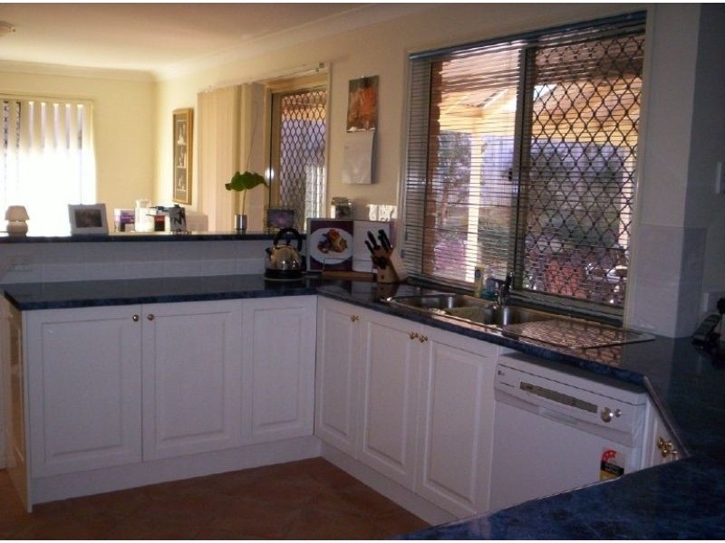 8 Chilton Crescent, North Lakes QLD 4509