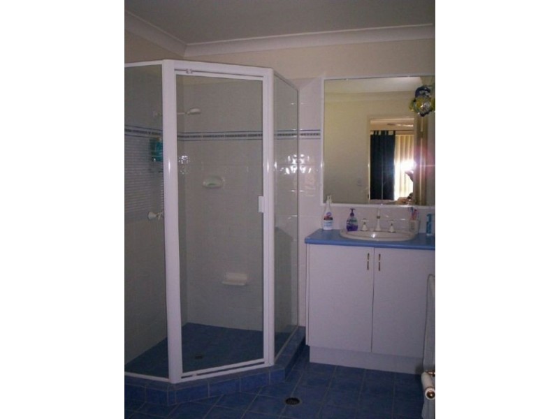 8 Chilton Crescent, North Lakes QLD 4509