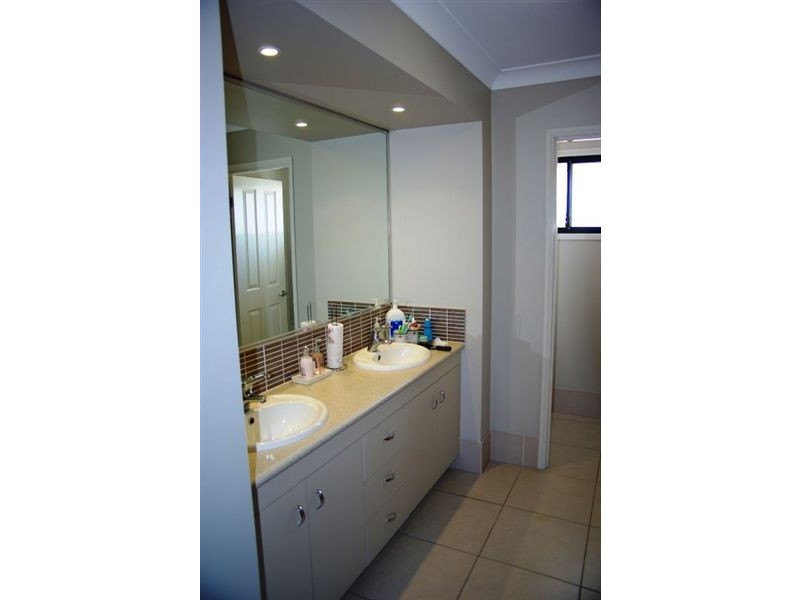 42 Tuckeroo Parade, North Lakes QLD 4509