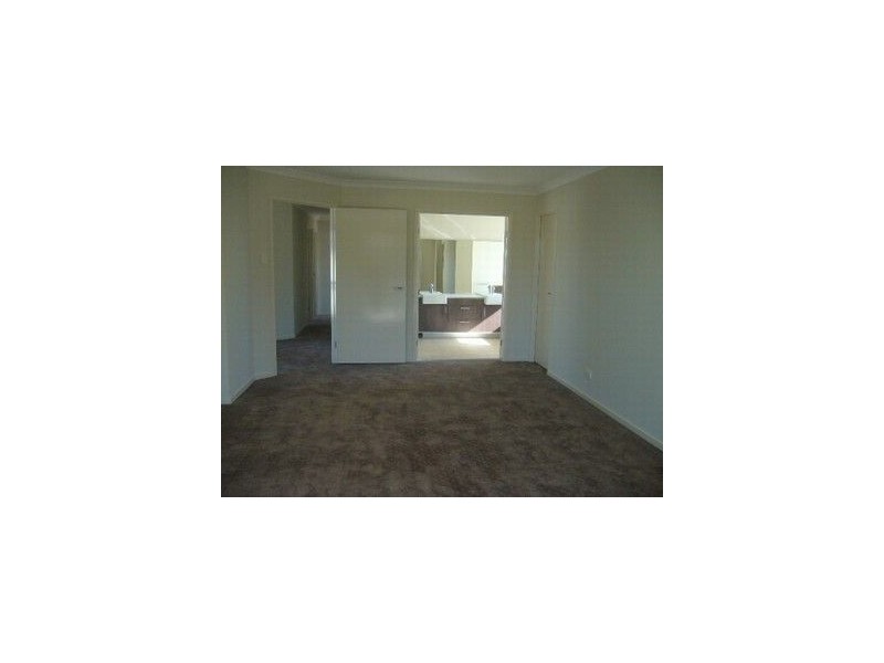 16 Wallaroo Circuit, North Lakes QLD 4509