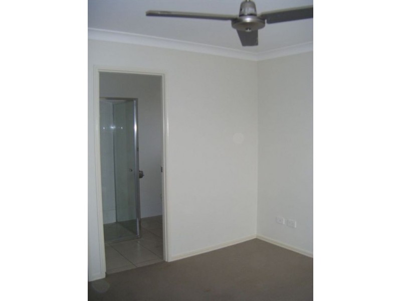 4 Sears Parade, North Lakes QLD 4509