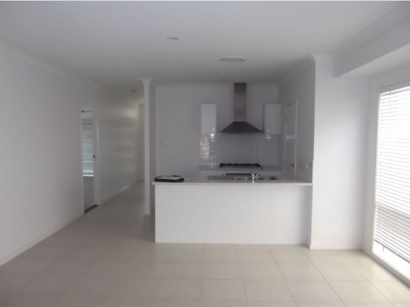 92 Mackintosh Drive, North Lakes QLD 4509