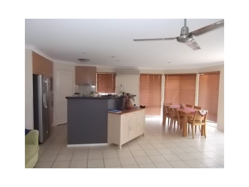 15 Dotterel Crescent, North Lakes QLD 4509