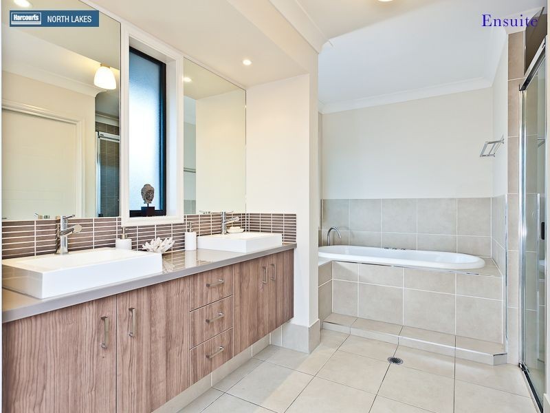 42 Nicklaus Parade, North Lakes QLD 4509