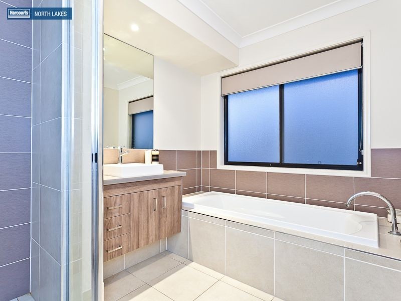 42 Nicklaus Parade, North Lakes QLD 4509