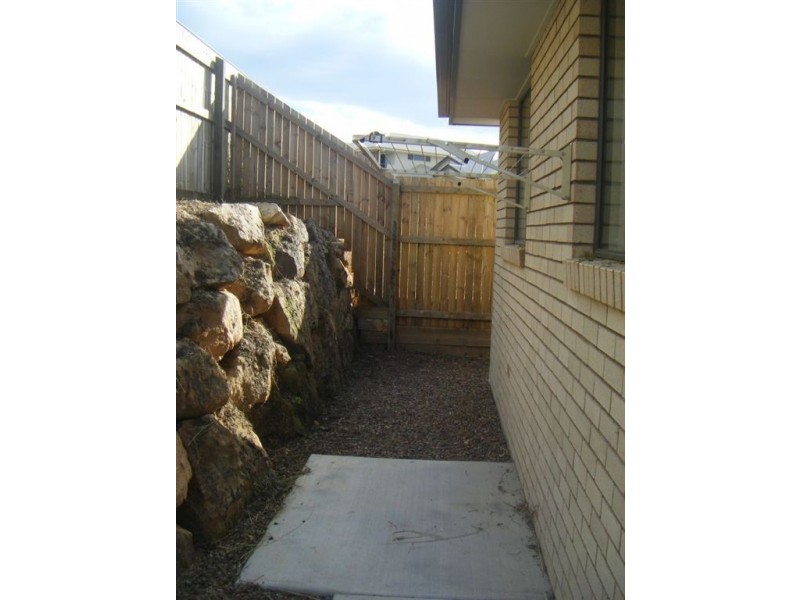 27 Rawlins, North Lakes QLD 4509