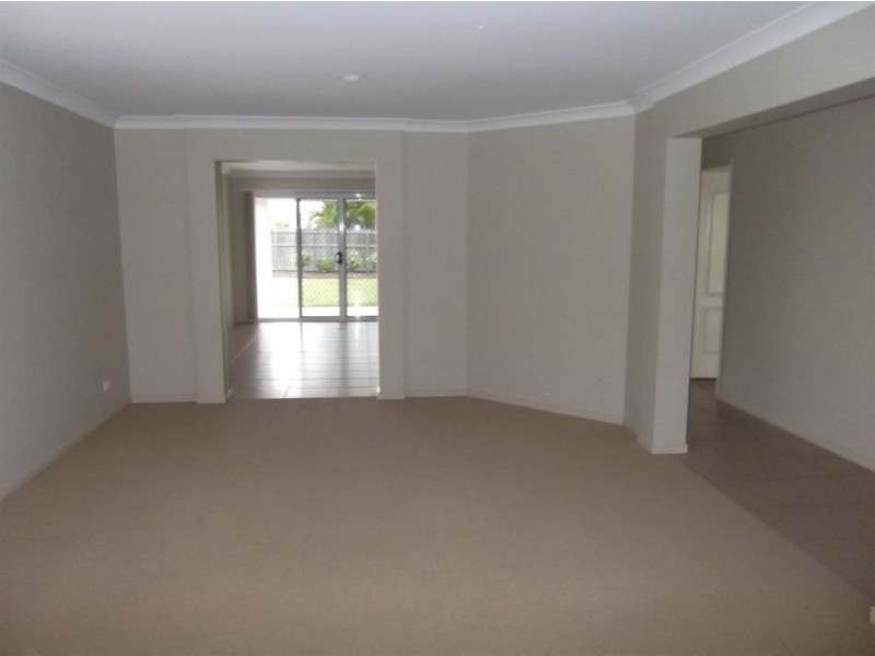 29 Dotterel Cresant, North Lakes QLD 4509