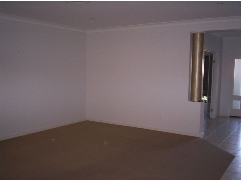 1 Douglas Circuit, North Lakes QLD 4509
