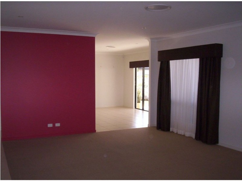 1 Douglas Circuit, North Lakes QLD 4509