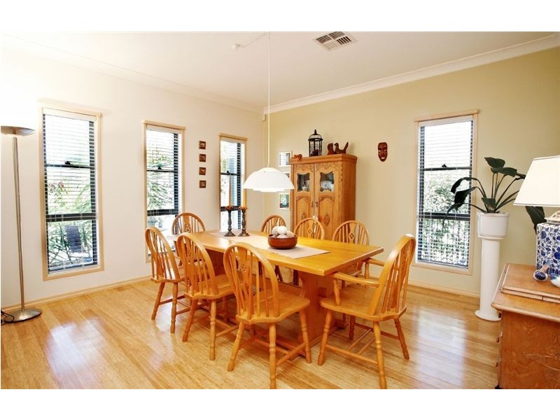 16 Senior Close, North Lakes QLD 4509