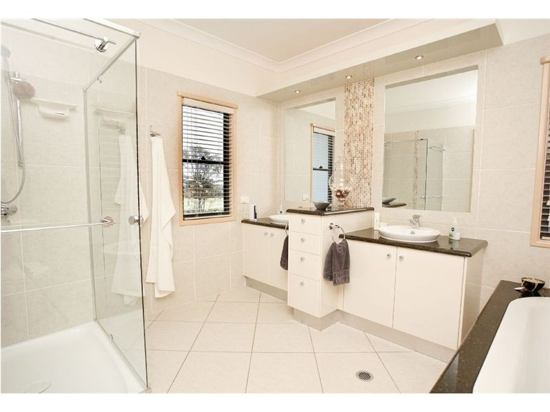 16 Senior Close, North Lakes QLD 4509