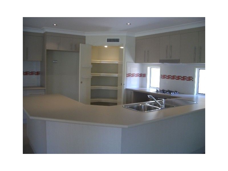 4 Armour Close, North Lakes QLD 4509