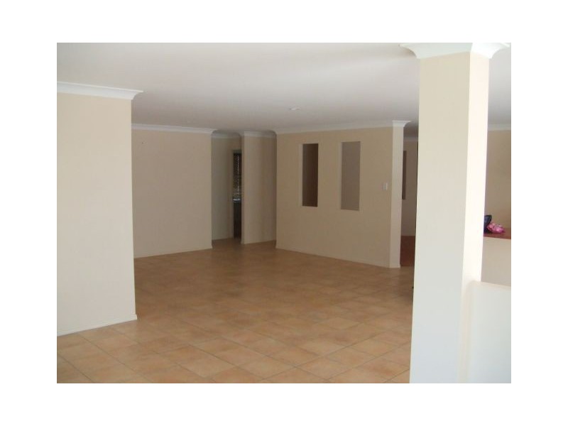 27 Cooksland  Cresent, North Lakes QLD 4509
