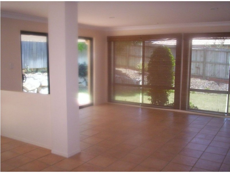 27 Cooksland  Cresent, North Lakes QLD 4509