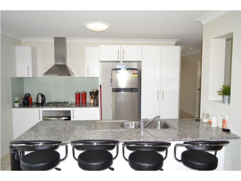 4 Sears Parade, North Lakes QLD 4509