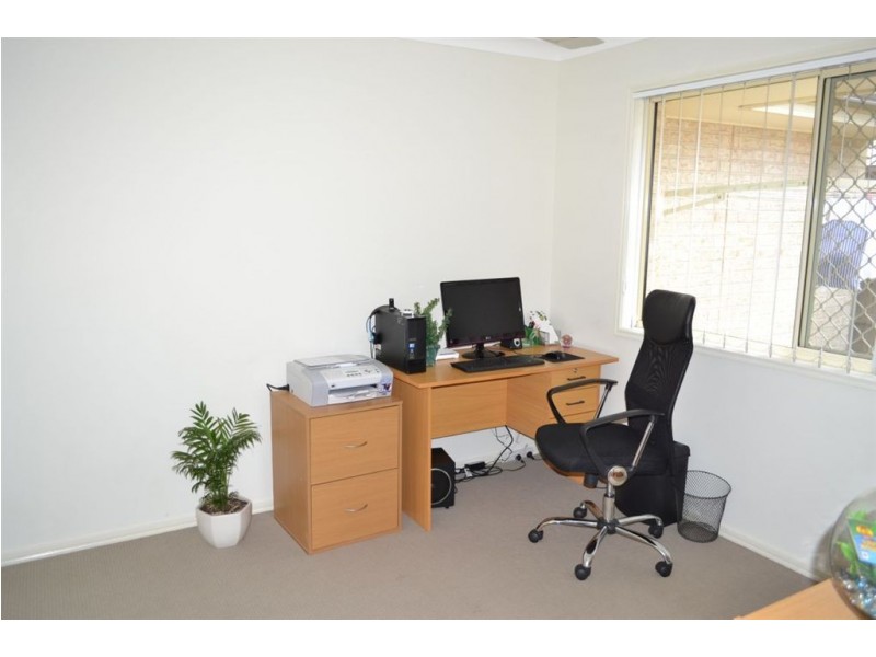 4 Sears Parade, North Lakes QLD 4509