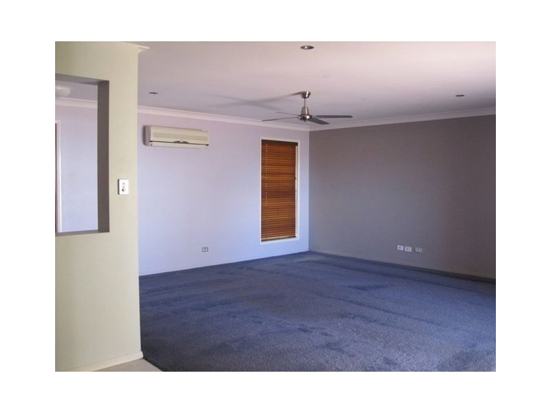 8 Auburn, North Lakes QLD 4509
