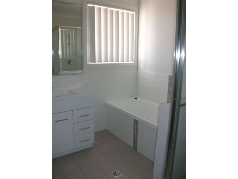 2/15 highcliffe Crescent, North Lakes QLD 4509