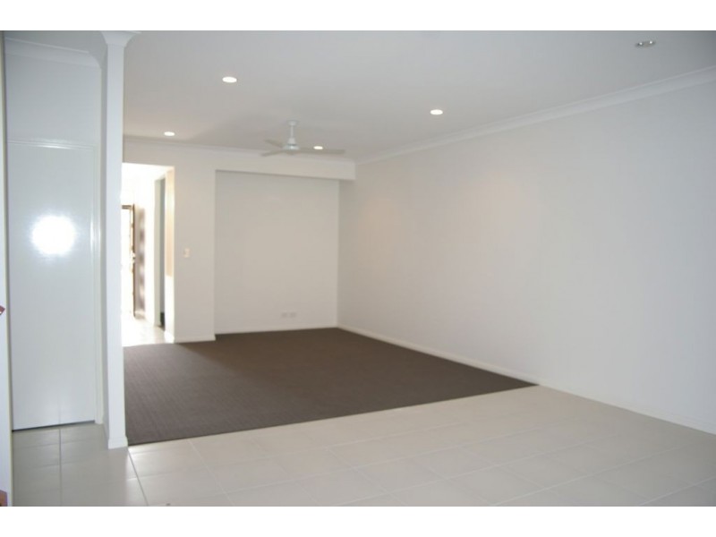 2/5 Kangaroo Street, North Lakes QLD 4509