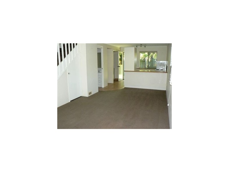 4/7 Bailey Street, Woody Point QLD 4019