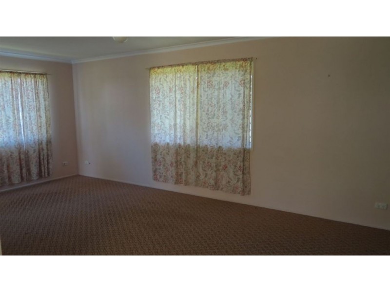 1 Dumbarton Drive, Kallangur QLD 4503