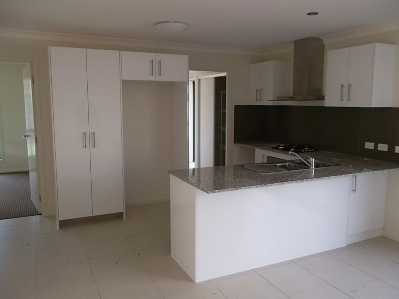 27 Bellthorpe Circuit, Kallangur QLD 4503