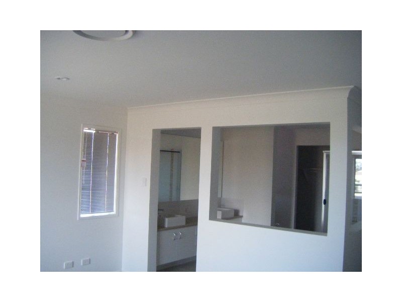 33 Astley Parade, North Lakes QLD 4509