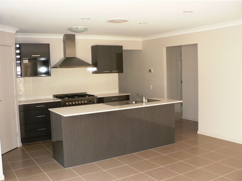 9 Severn Crescent, North Lakes QLD 4509