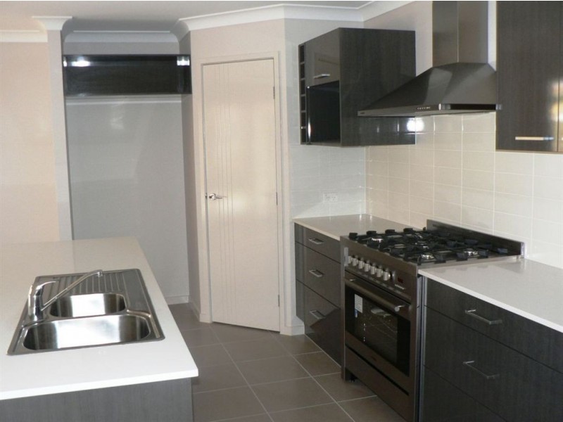 9 Severn Crescent, North Lakes QLD 4509