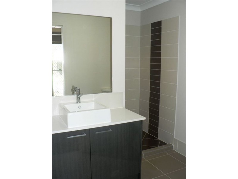 9 Severn Crescent, North Lakes QLD 4509