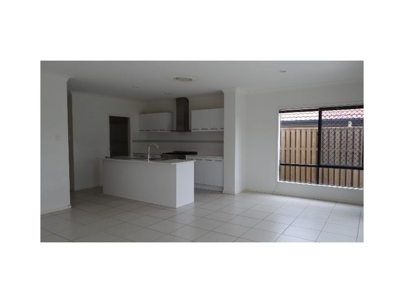 33 Astley Parade, North Lakes QLD 4509