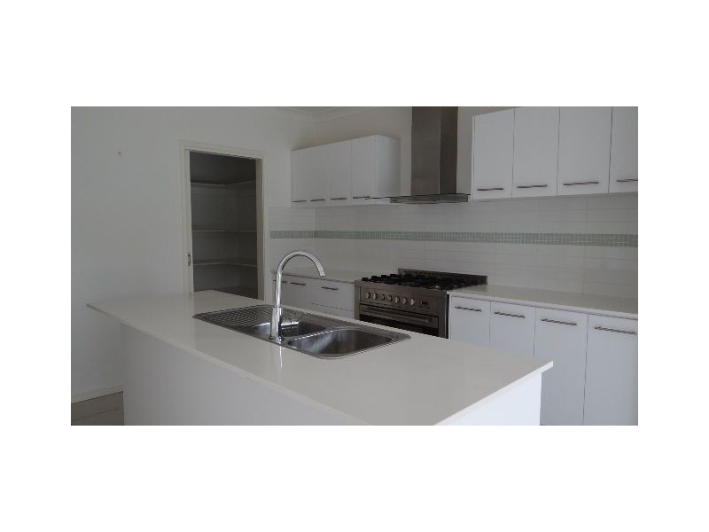 33 Astley Parade, North Lakes QLD 4509