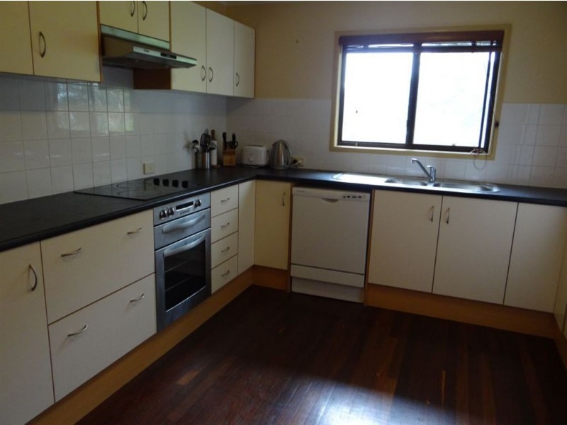 4 Leis Rd East, Kallangur QLD 4503