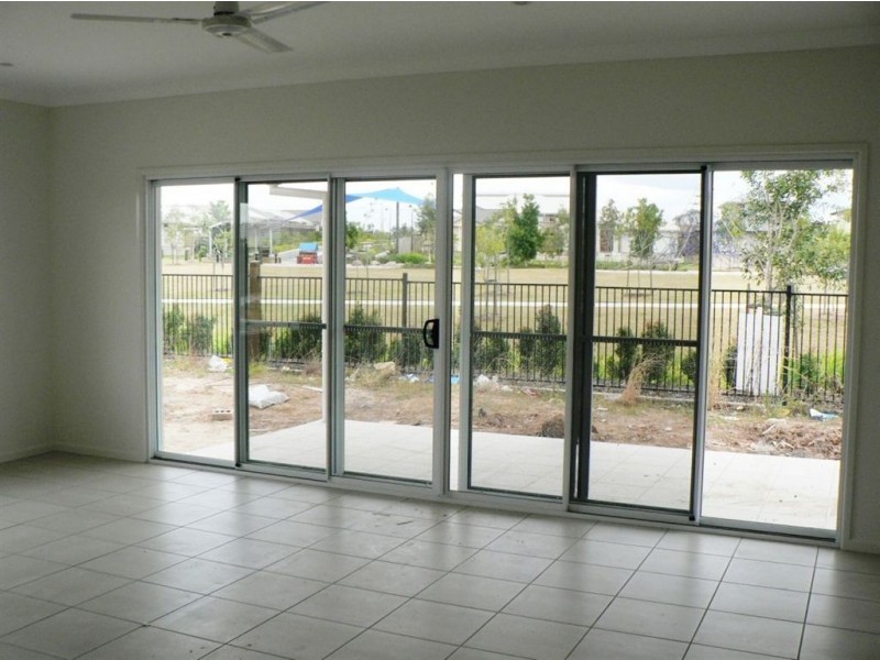 33 Merion cres, North Lakes QLD 4509