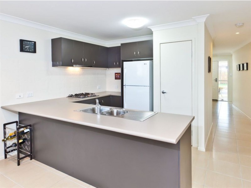 16 Severn Crescent, North Lakes QLD 4509