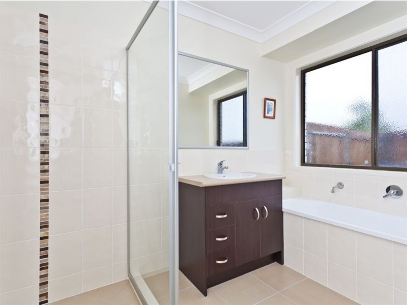 16 Severn Crescent, North Lakes QLD 4509