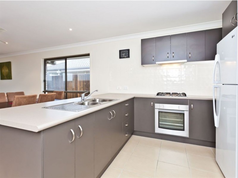 16 Severn Crescent, North Lakes QLD 4509
