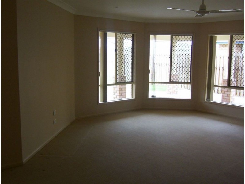 17 Whitfield Crescent, North Lakes QLD 4509