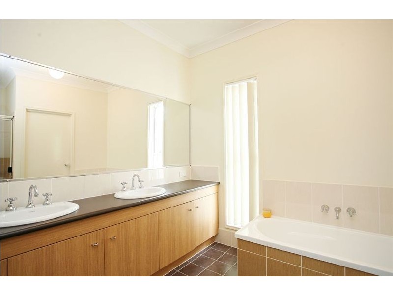 6 Armour Close, North Lakes QLD 4509