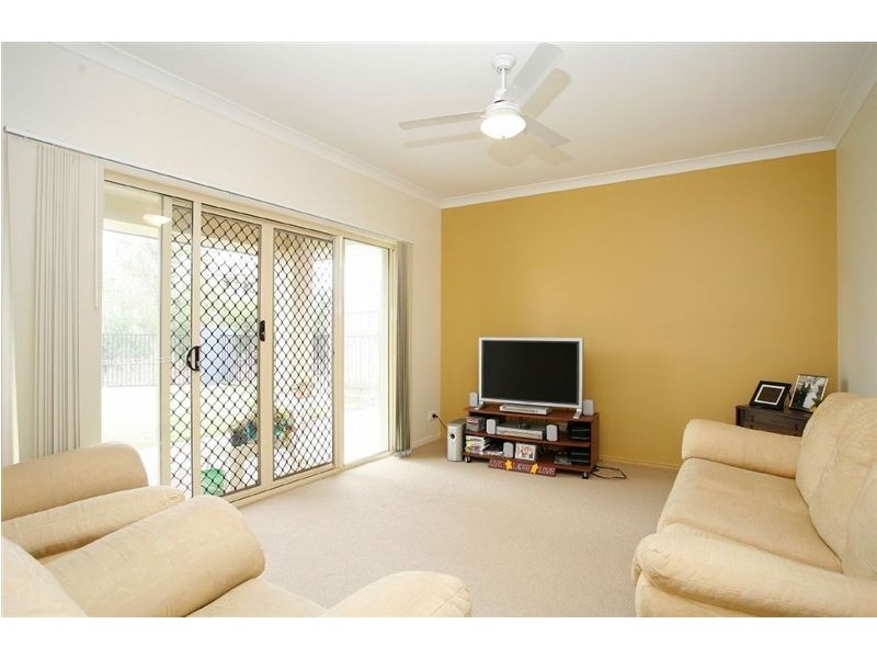 6 Armour Close, North Lakes QLD 4509