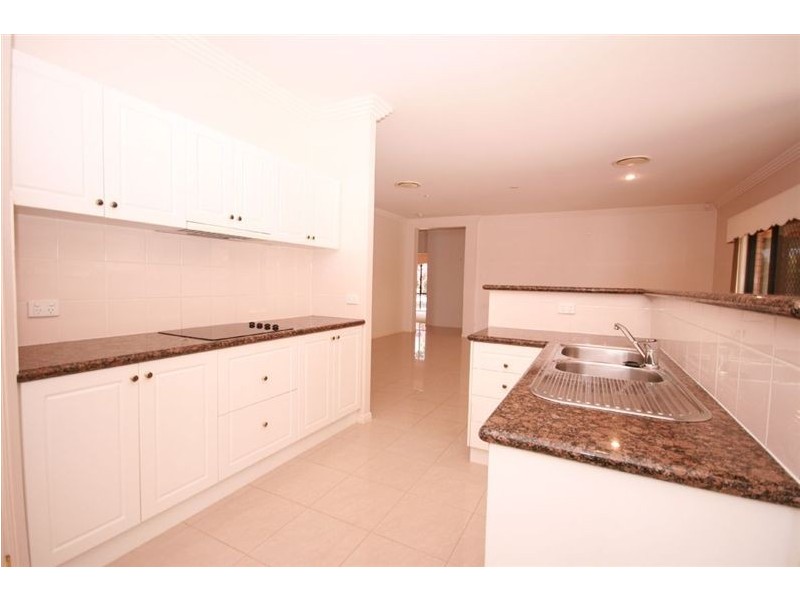 2 Standish Street, North Lakes QLD 4509