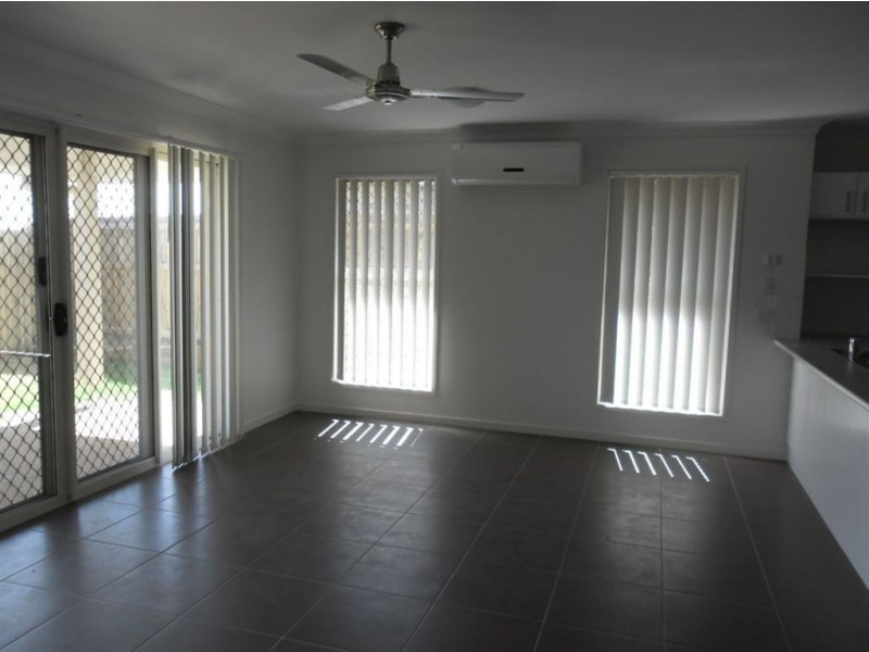 19 Cowen Terrace, North Lakes QLD 4509
