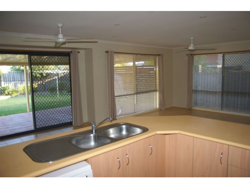 3 Chesterton Court, North Lakes QLD 4509